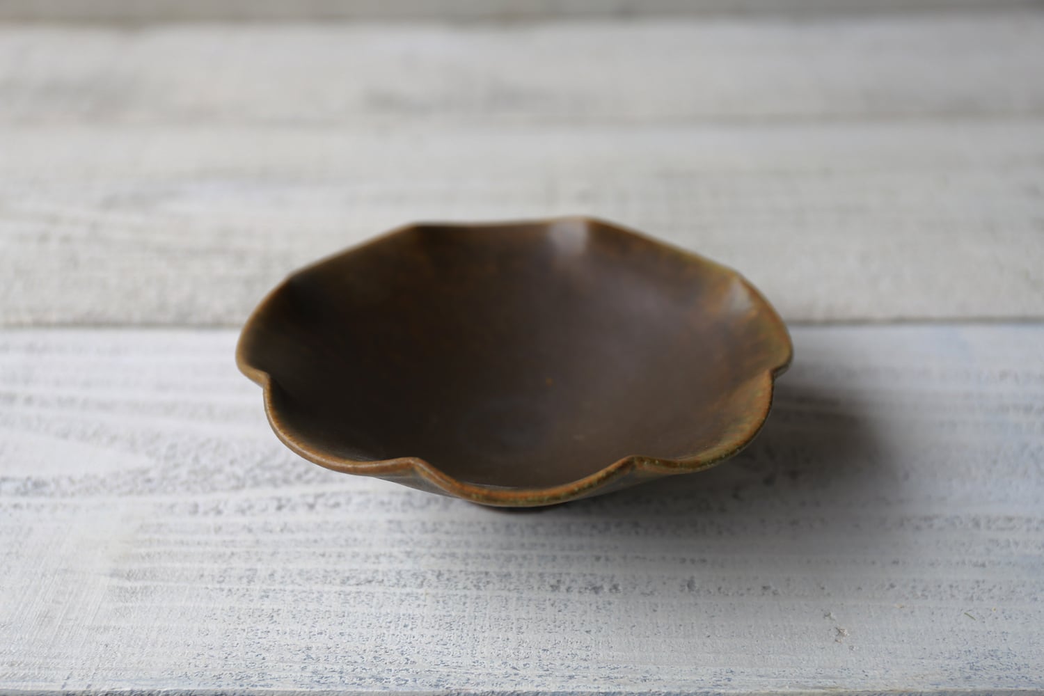 サビ釉 輪花小鉢 | 古谷製陶所