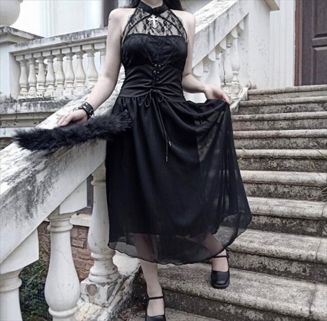 ゴスロリ ワンピース ロング丈 ホルターネック メタル十字架 フロント編み上げ レース 病みかわいい モード系ファッション専門店 With U