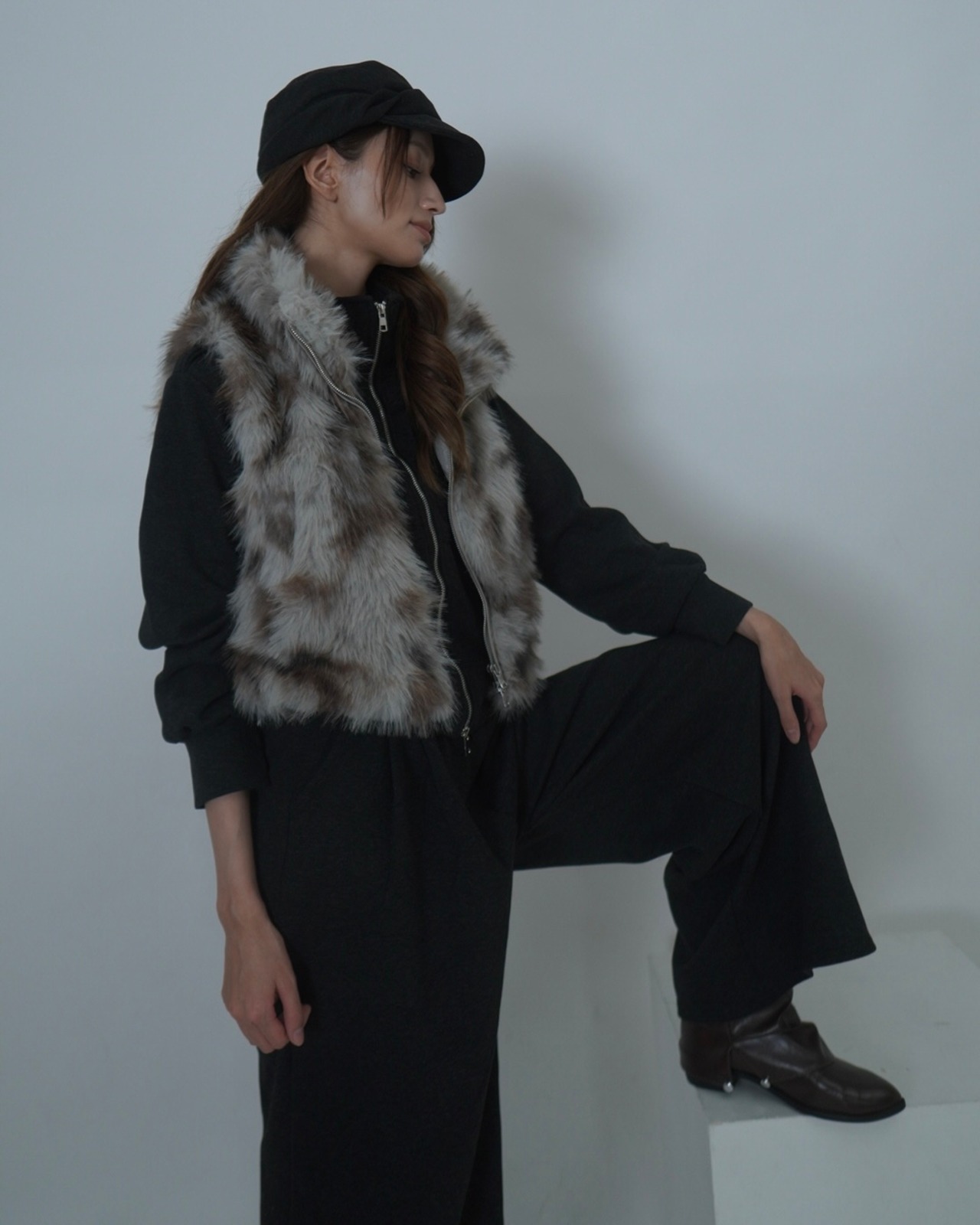 mix fur stand VT／ Gray× Darkbrown