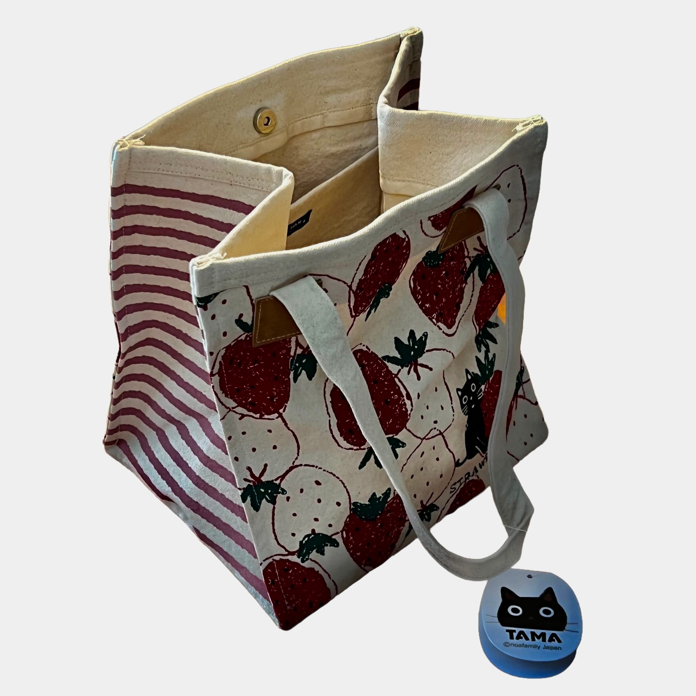 クロネコのたまイチゴ柄トートバッグ