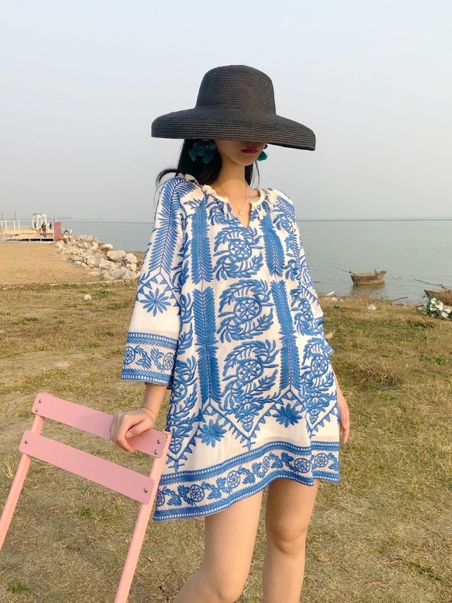 ワンピース レディース ミニ丈ワンピース ミニ丈 ショート丈 ミニワンピ エスニック 刺繍 7分袖 七分袖 袖あり 袖ありワンピース プルオーバー ラウンドネック ホワイト ブルー 白 青 バイカラー Aライン Aラインワンピース さわやか おしゃれ きれいめ きれい色 華やか カジュアル 大人カジュアル 大人 大人かわいい 大人可愛い ルーズ ラフ 楽ちん 七分袖ワンピース お出かけ デート デイリー 普段使い ビーチ 水着カバー 夏 サマードレス S M L XL 20代 30代 体型カバー