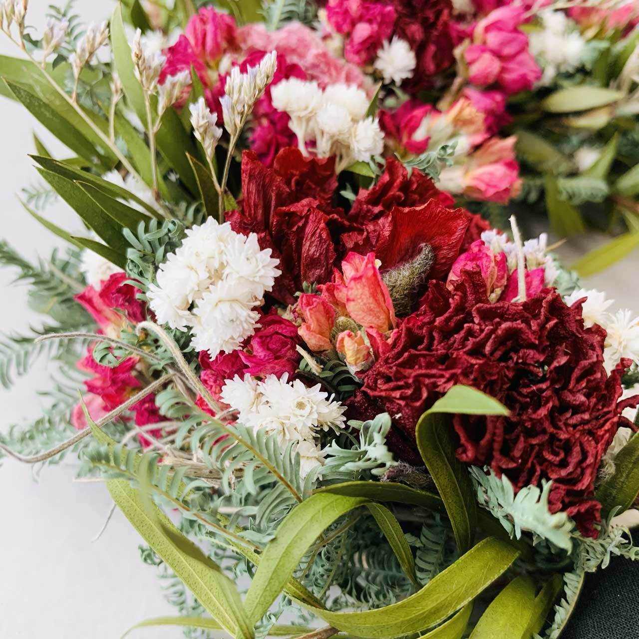 ラナンキュラスとストックのハーフリース | ドライフラワースワッグと