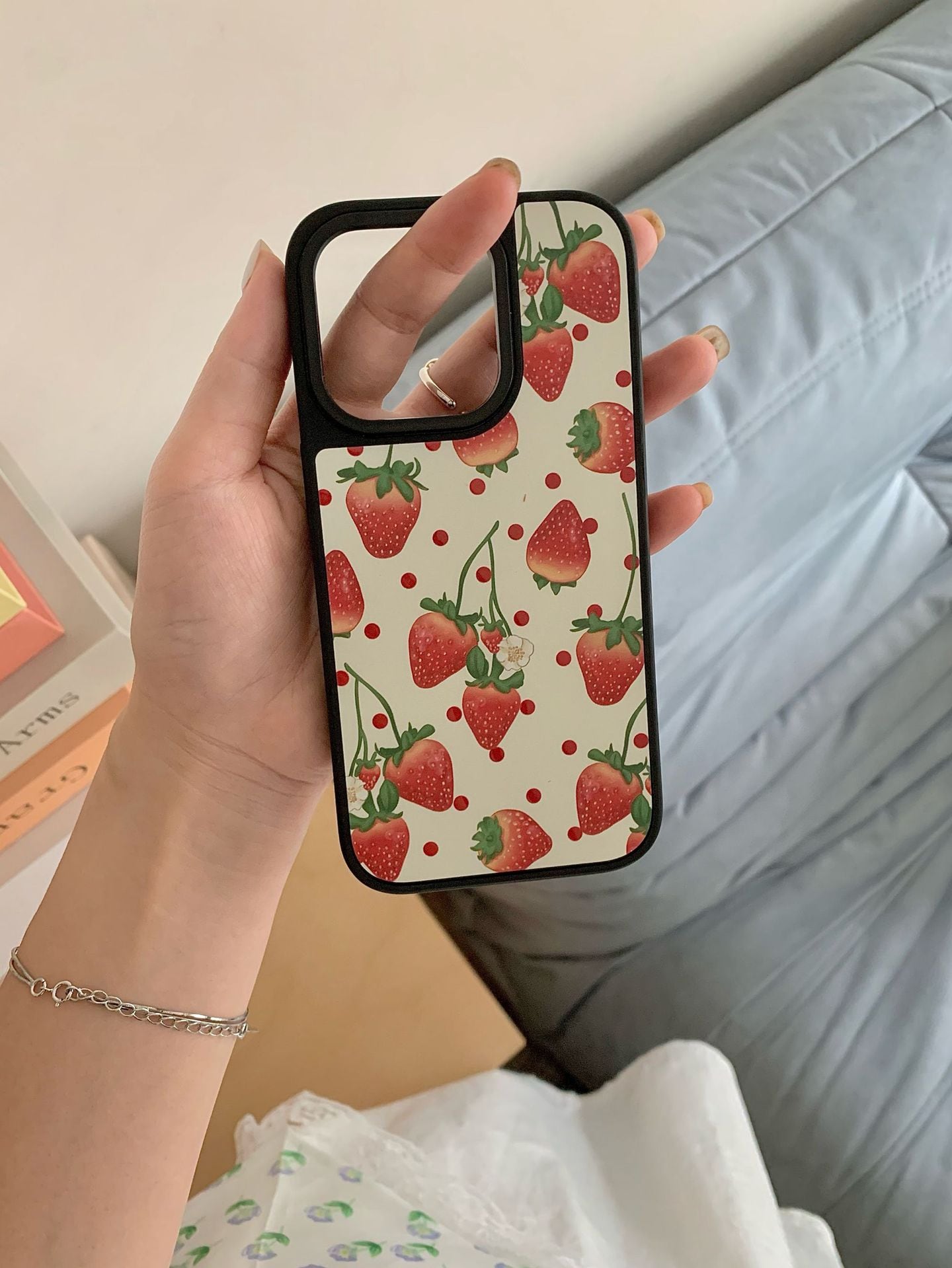 iPhone15対応】人気のストロベリー◎かわいい 赤 ドット柄 韓国ケース