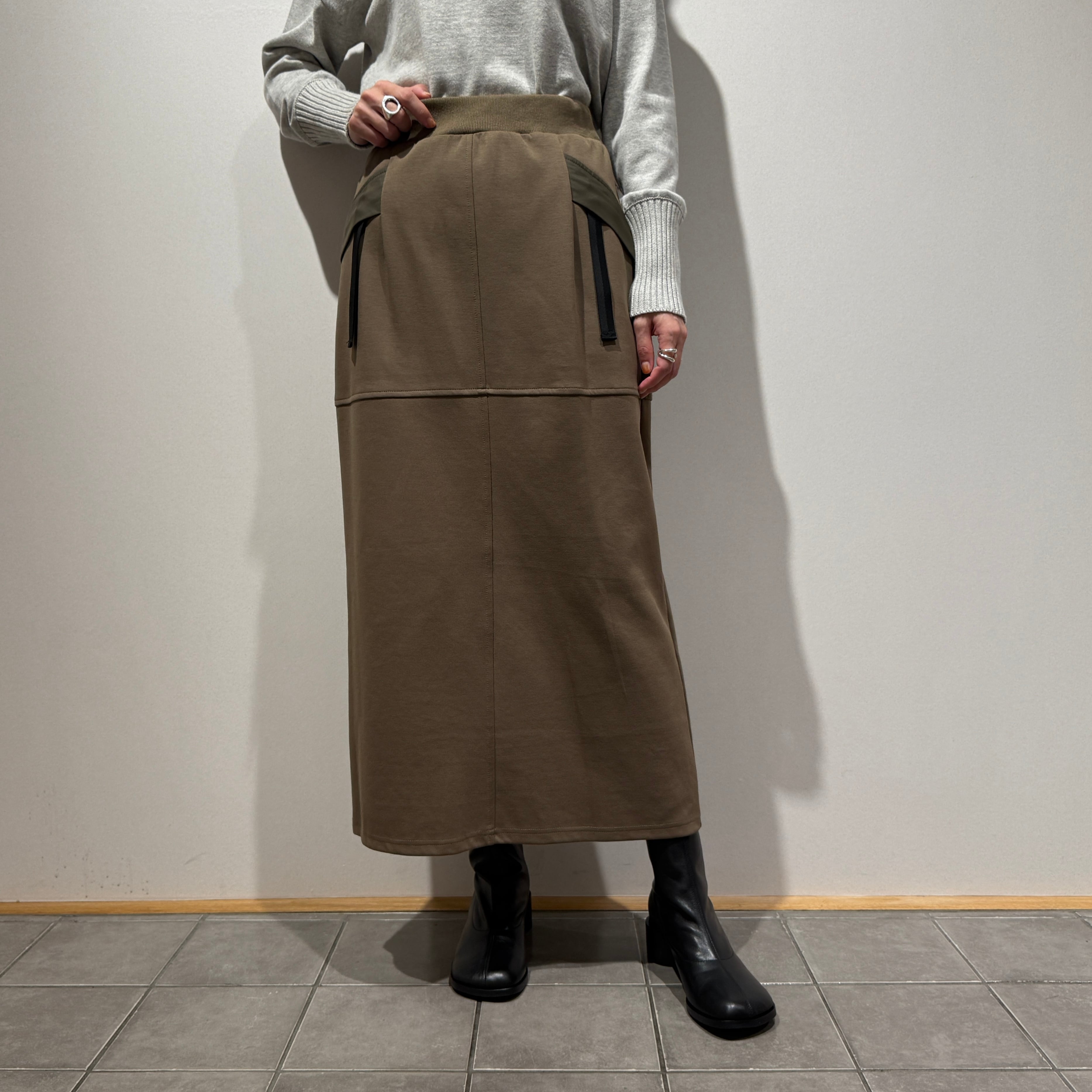 ポンチバックフレアスカート