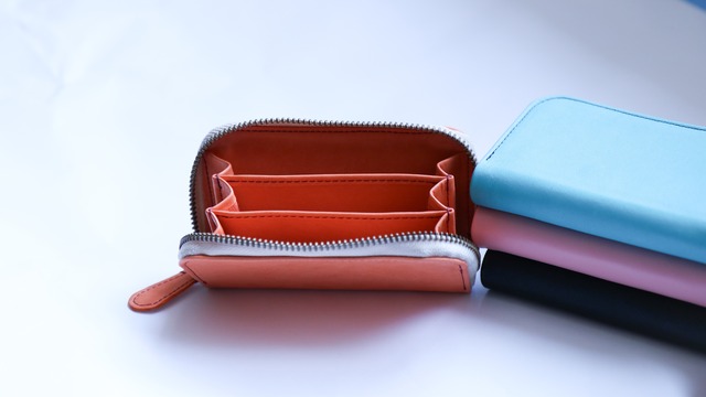 Round zipper coin case