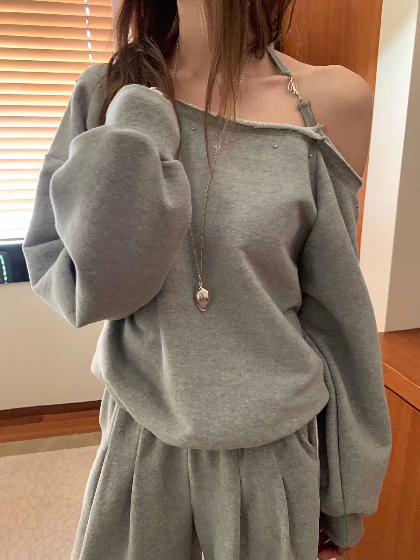 (予約)poster / Halter neck off-shoulder mtm / 3color