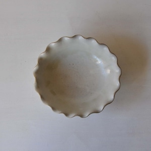 秋谷茂郎 リンゴ釉フリル鉢（25-014）