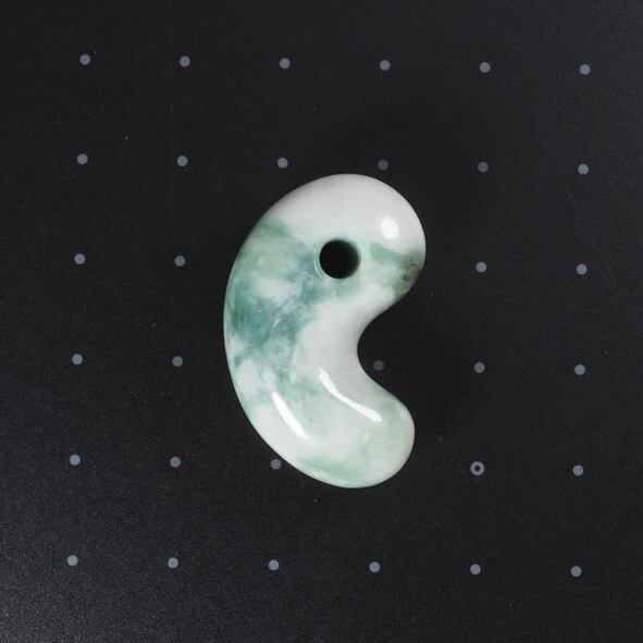 糸魚川翡翠 希少色 青緑 まがたま 勾玉 12.5g Blue Green marble ...