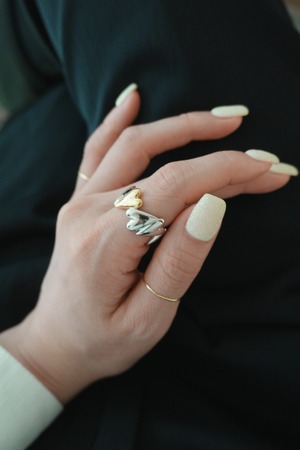 【 Avgvst 】Dancing Hearts Ring Bicolour Dan