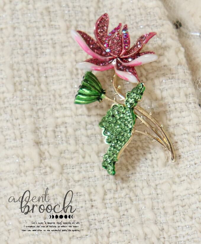 ハスの花ブローチ/差し色/北欧/煌めくブローチ/かわいいブローチ/金/ゴールド/ロータス/蓮/アクセント/ビジュー/自然モチーフブローチ/植物/綺麗/上品/フォーマル/カジュアルpb727