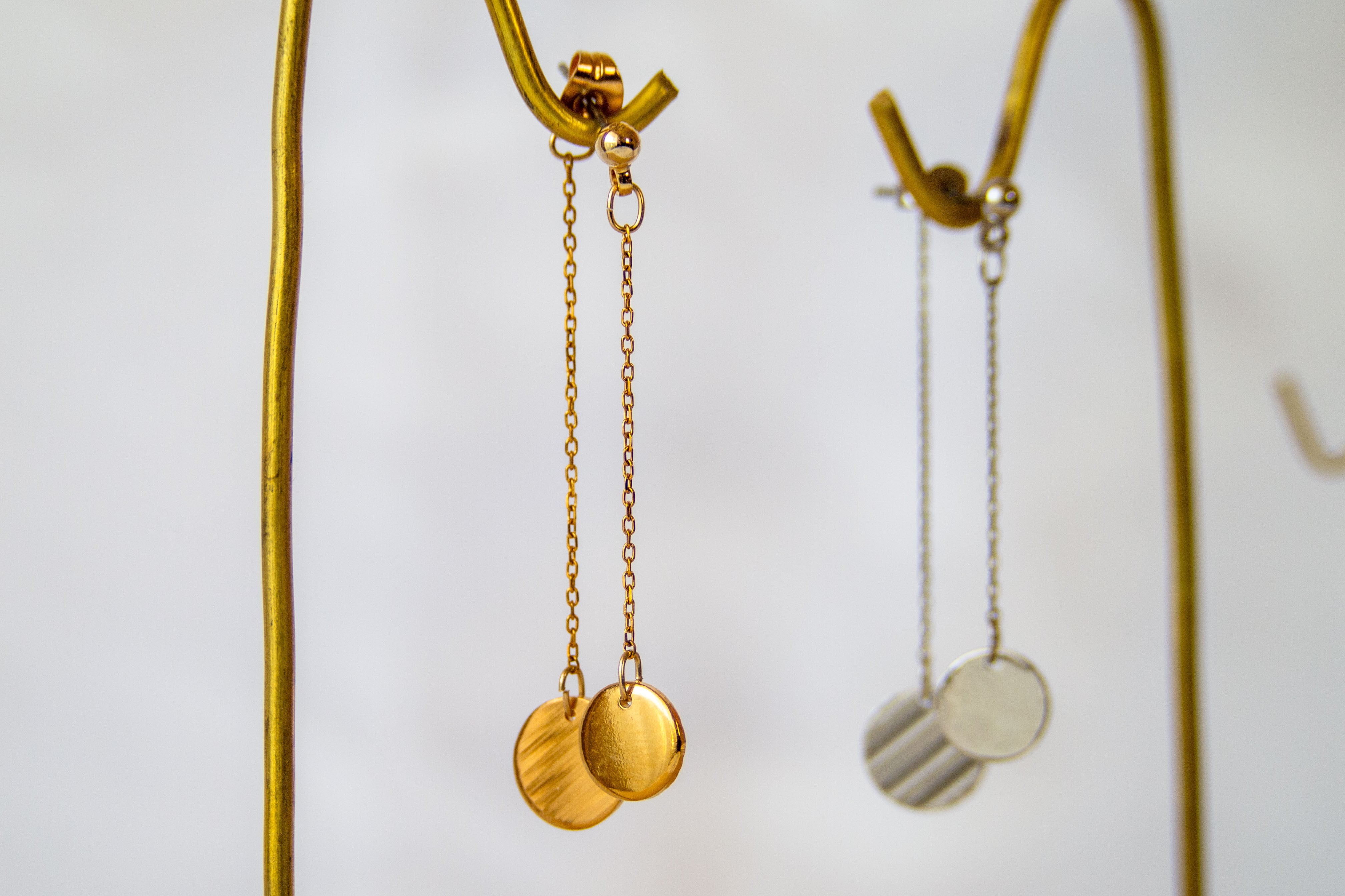 18k コスメ・美容 ▶︎トライアングルスイング/シルバー/揺れるパーツ