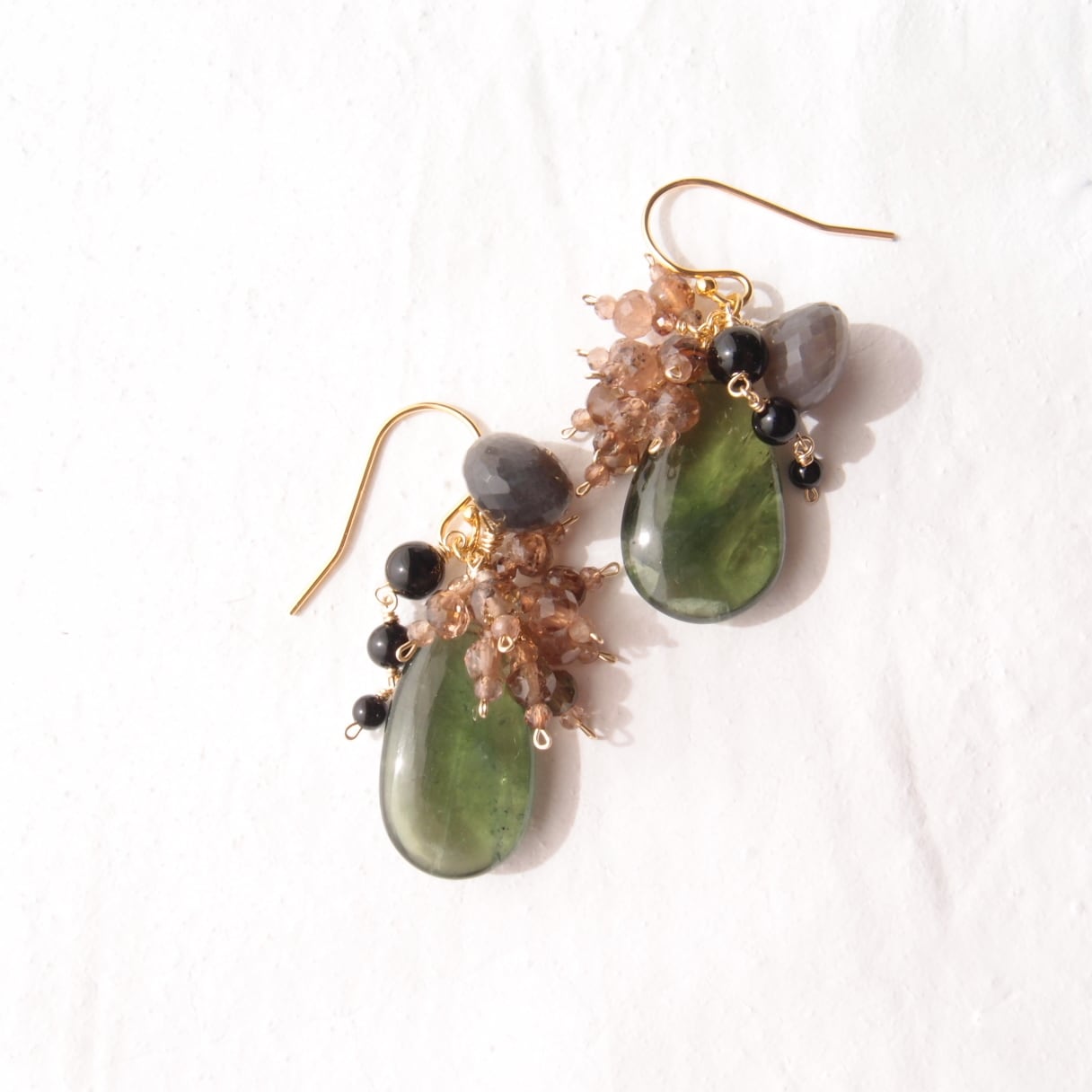【K14gf】Green apatite × Andalusite Earrings/グリーンアパタイトドロップ フリンジピアス