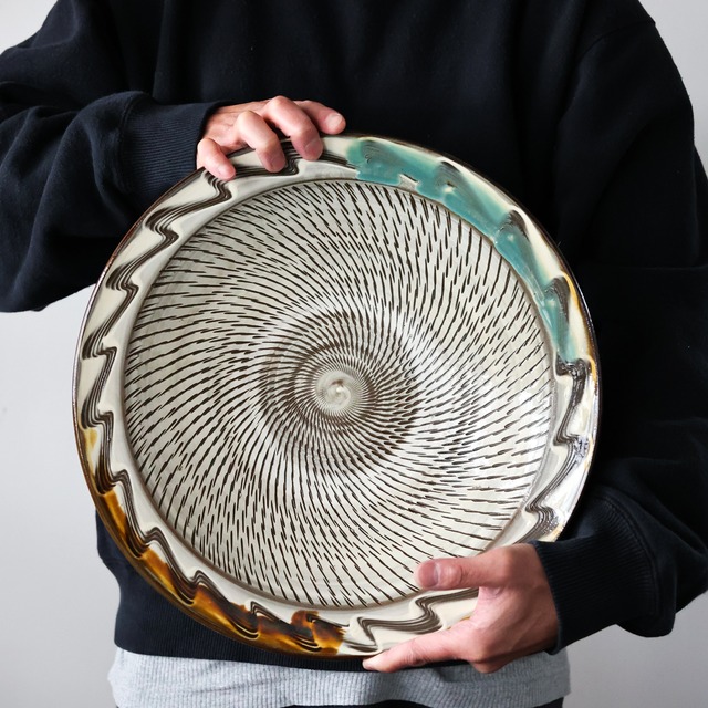 小鹿田焼 - 尺ニ寸皿 飛び鉋 × 櫛描き × 打掛 / 白 (made in Japan)