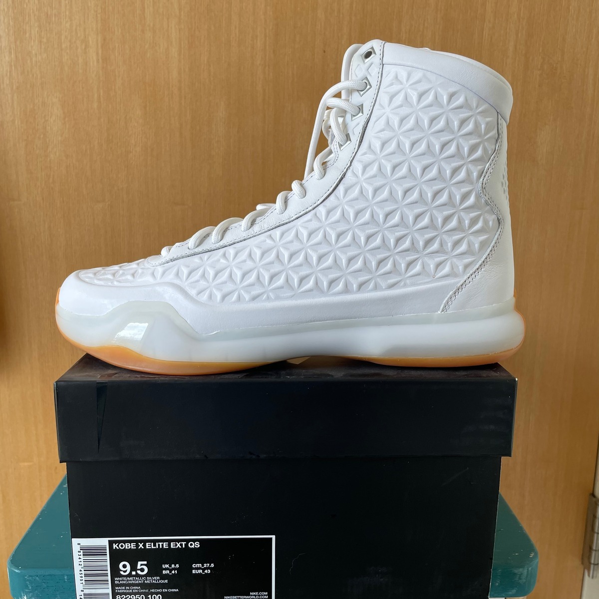 Nike Kobe 近しい 11 バスケットボールシューズ ホワイトティール 
