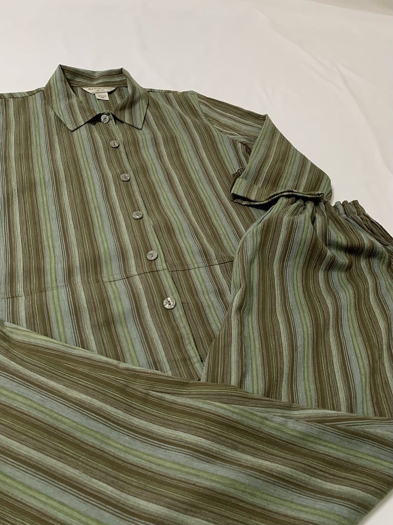 1990's Stripe Pattern Crinkle Design Set-Up