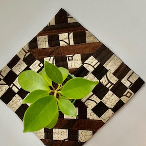 マット　パッチワーク20x20cm ポットマットテーブルセンター　20x20cm Patchwork quilt table matt　アマゾンの泥染め　シピボ族の工芸　南米アマゾン泥染め