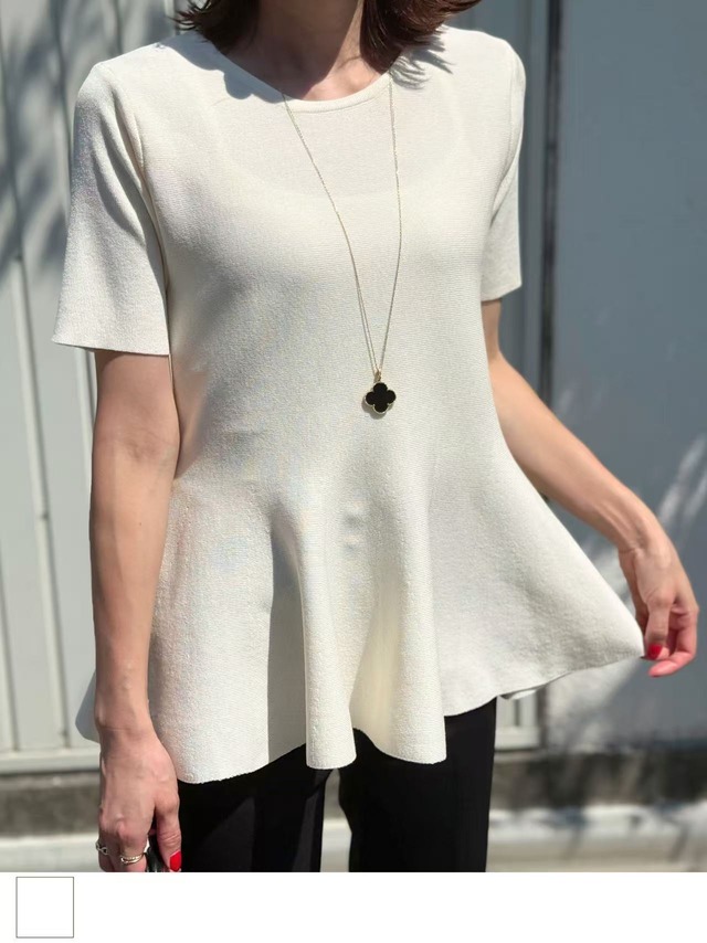 クリーミーペプラムサマーニット