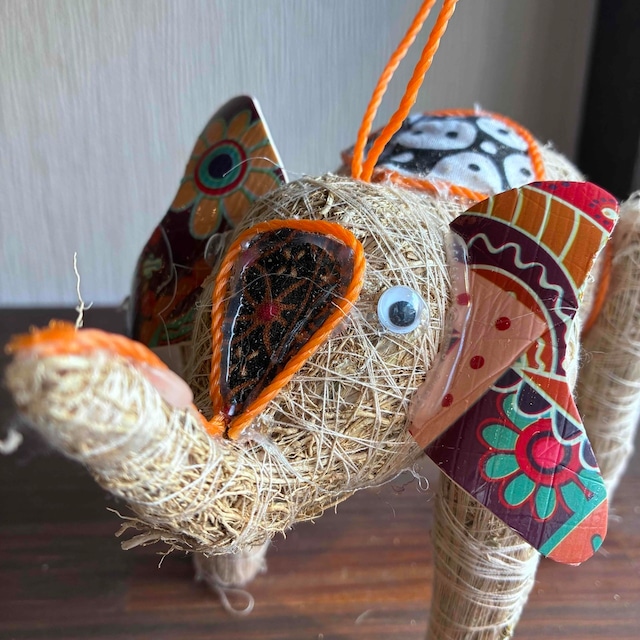 アカールワンギ(香りの木) ゾウB