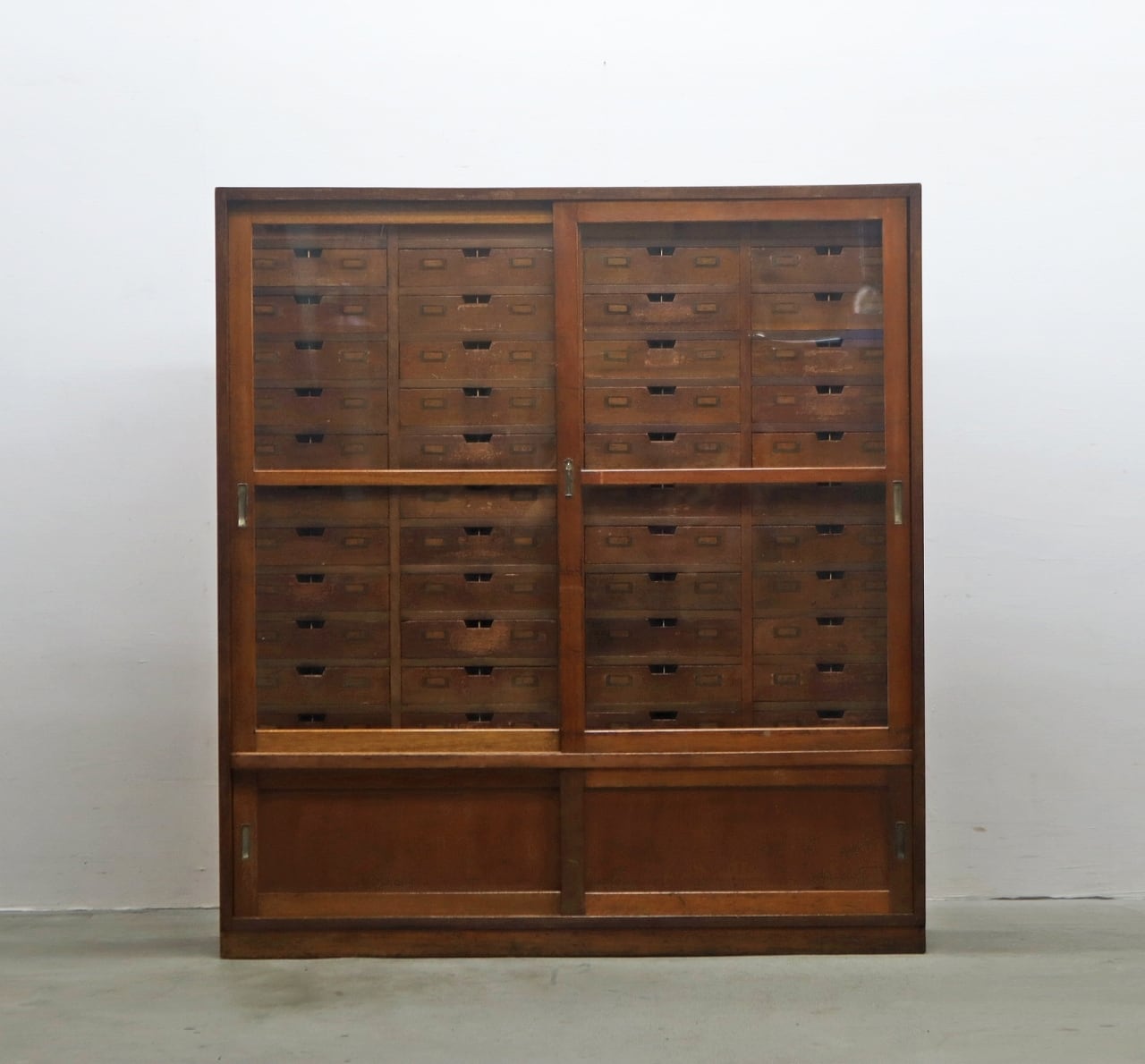 レトロ 大型 ドロワー キャビネット 48杯 引き出し 書類 収納 トレー 書庫 ラック 店舗什器 PFT17112