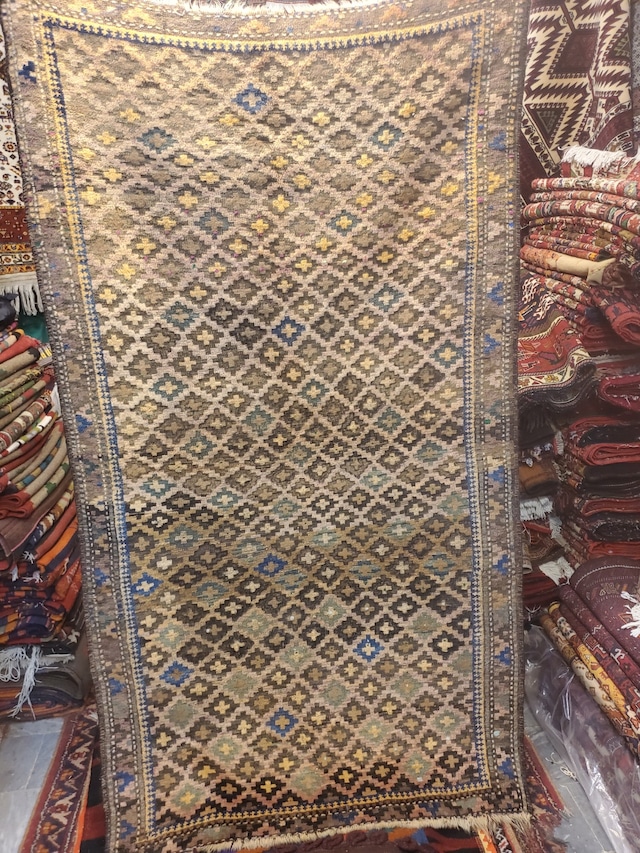 絨毯クエスト50【No.51】 ※現在、こちらの商品はイランに置いてあります。ご希望の方は先ずは在庫のご確認をお願いします。
