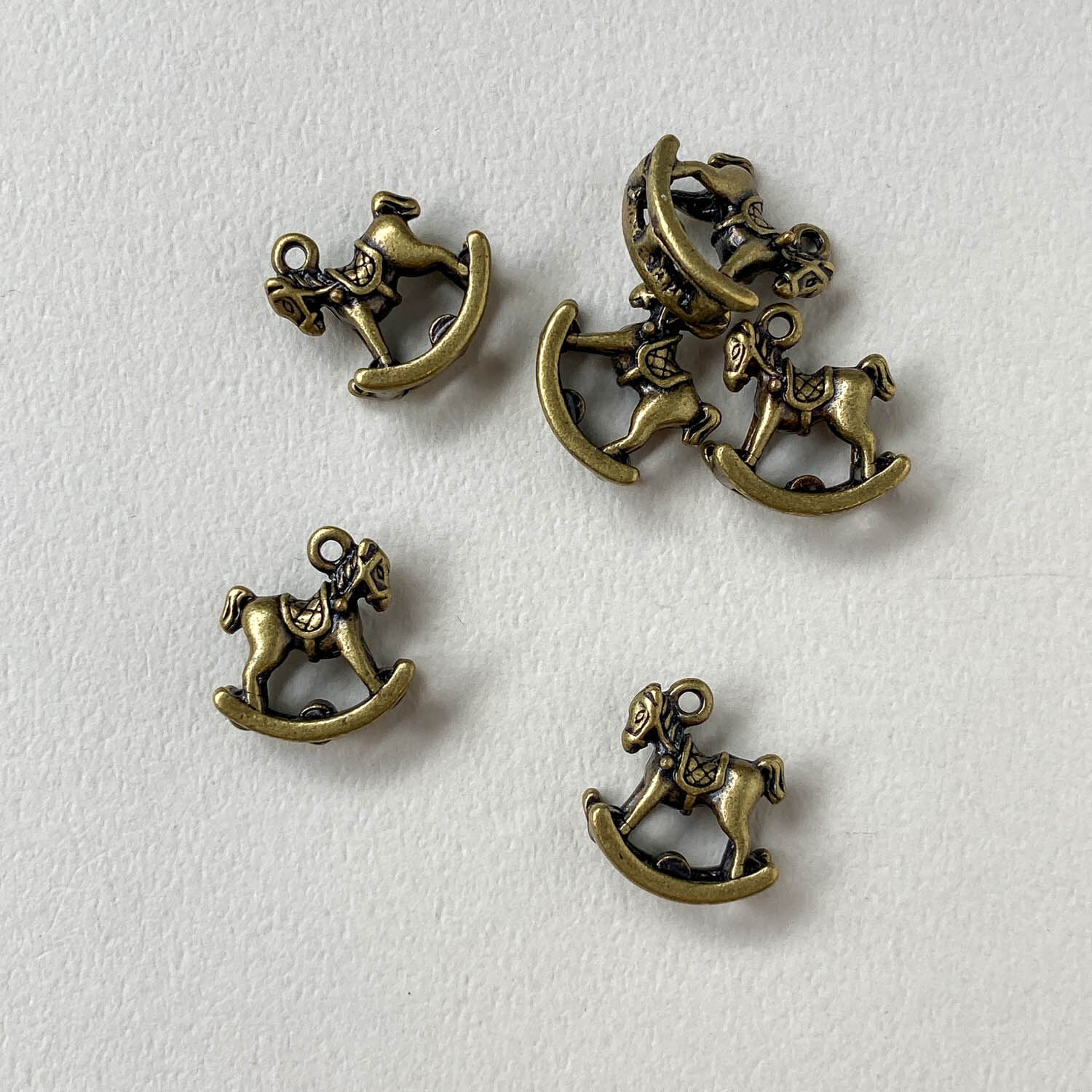 アンティーク風 立体木馬チャーム | Dua-アクセサリーパーツショップ