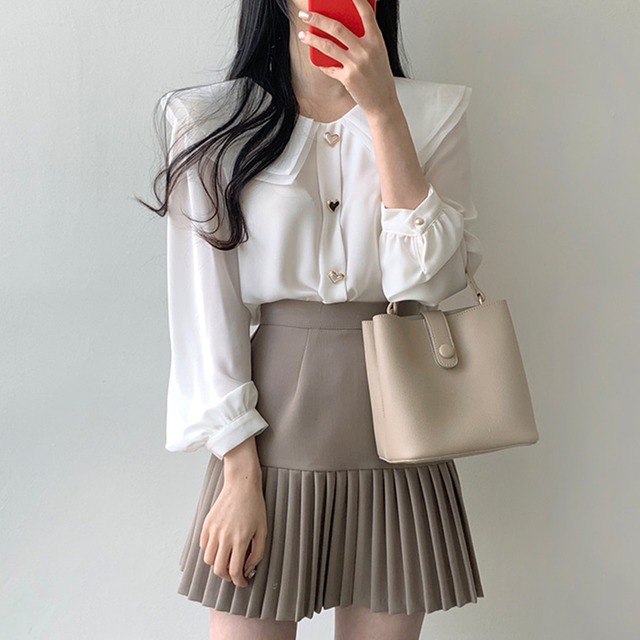 セットアップ レディース 2点セット トップス シャツ ブラウス スカート ミニスカート ミニ丈 長袖 襟付き プリーツ かわいい 大人可愛い きれいめ 上品 清楚 フェミニン おしゃれ お洒落 お嬢様 ガーリー レトロ ロマンチック 華やか プレッピー ハート オフィス 通勤 学生 通学 デート お出かけ 女子会 休日 パーティー イベント 旅行 海 休暇 S M L XL カーキ ホワイト ブラック ピンク 春 夏 秋 10代 20代 30代 韓国 着回し 重ね着 美脚 脚長 コーデ 送料無料 モダン