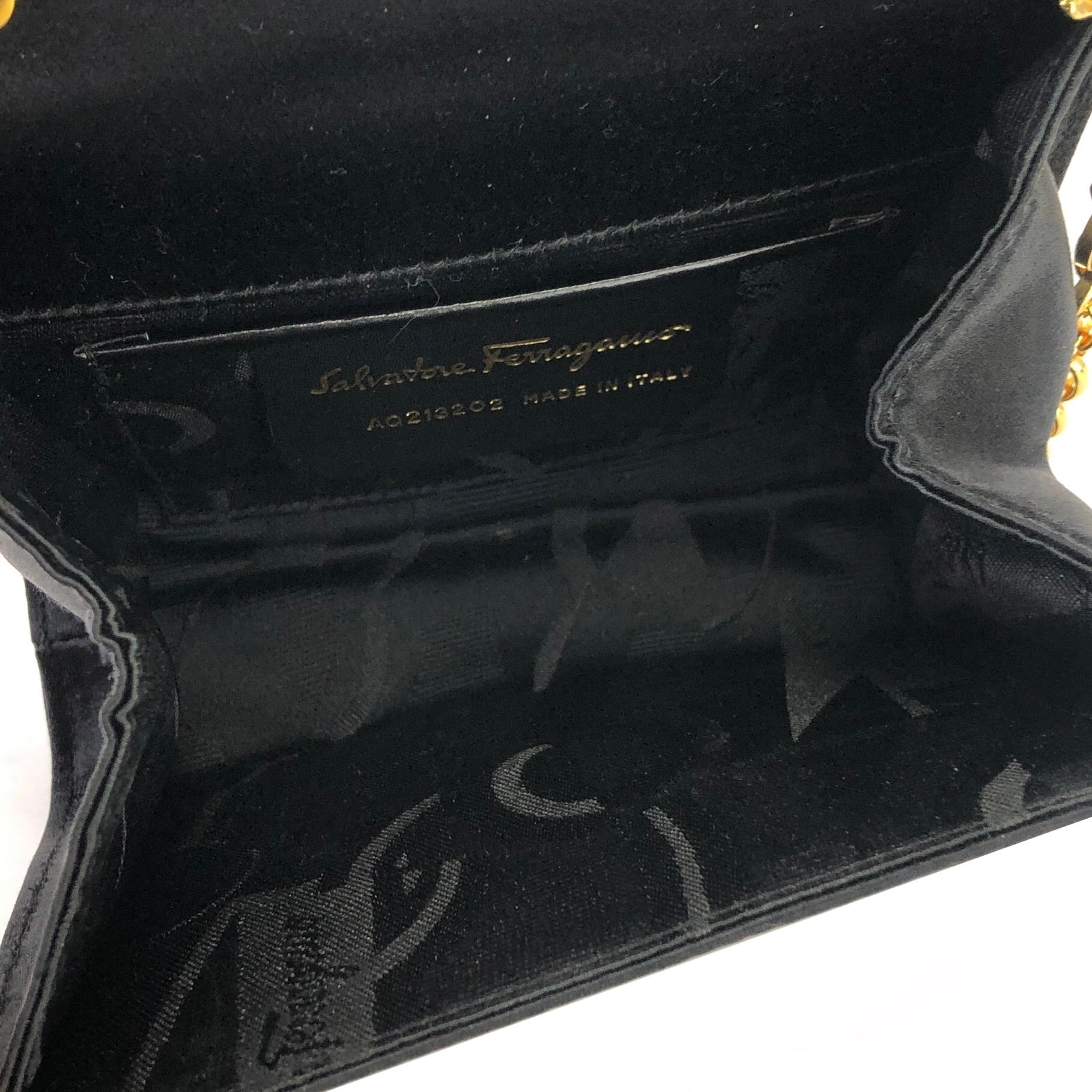 サルヴァトーレフェラガモ チェーン　ショルダーバッグ ブラック　レザー Salvatore Ferragamo サルヴァトーレ フェラガモ ヴァラリボン レザー