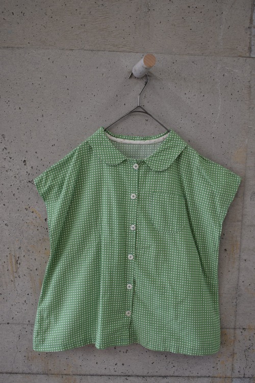 Round-collar gingham check shirt
