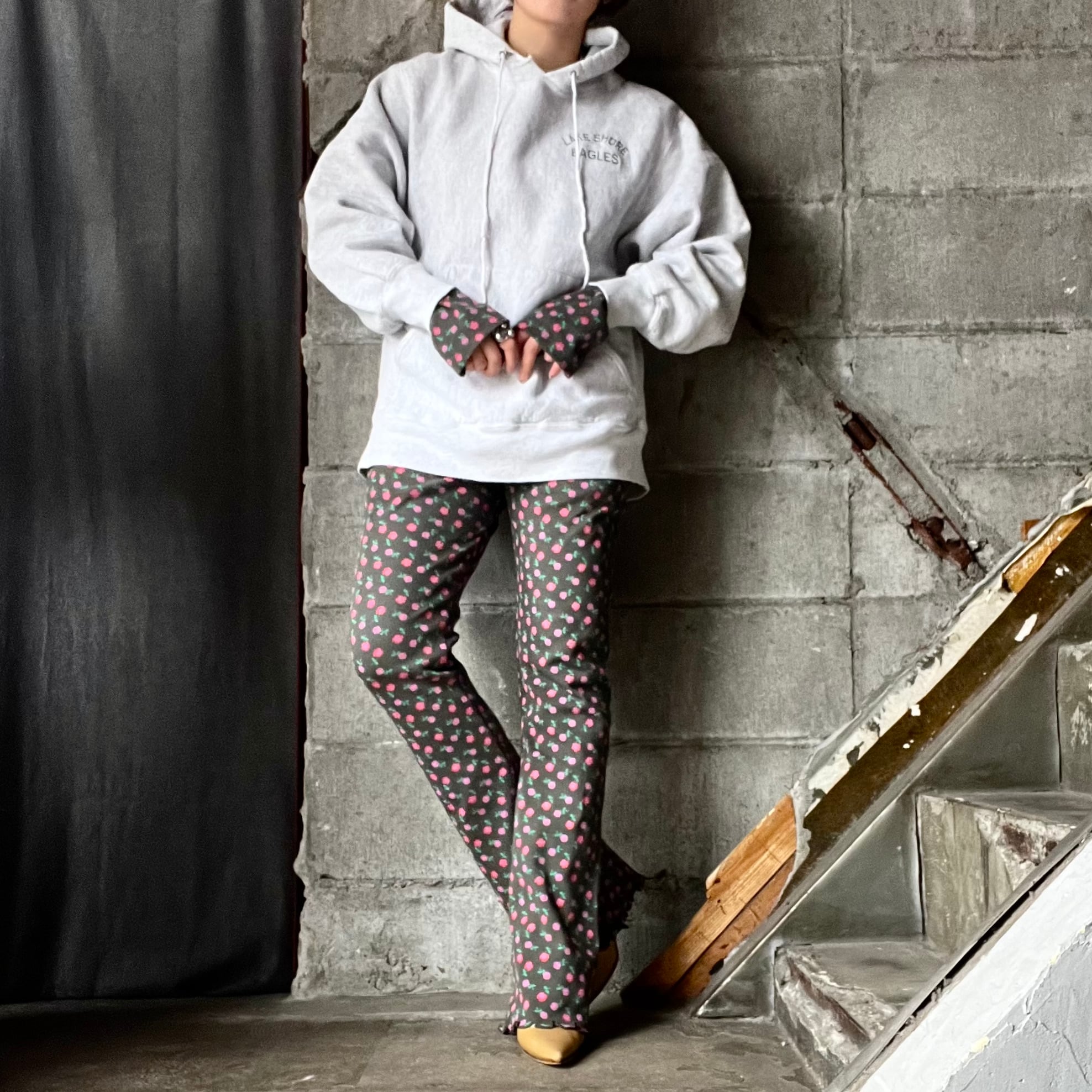 HOLIDAY】 super rib pants (flower / charcoal） | olaf