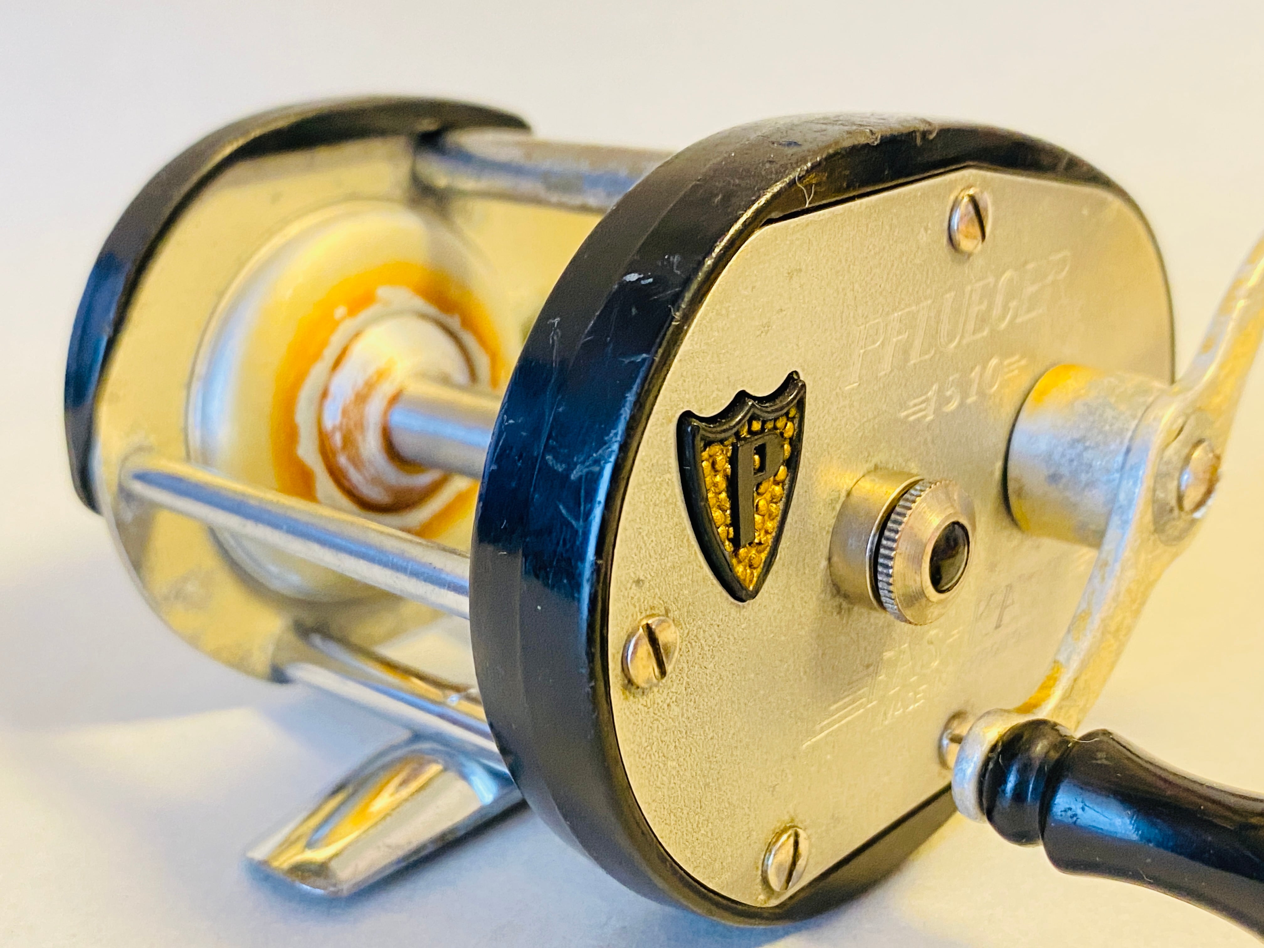送料無料 中古美品 pflueger フルーガー 2800 検 送料無料 中古美品 pflueger フルーガー 2800 検