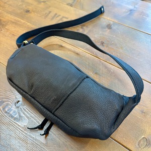 ナスングワム×アーリーモーニング【Nasngwam×Early Morning】DEARSKIN LARGE BODY BAG (black)