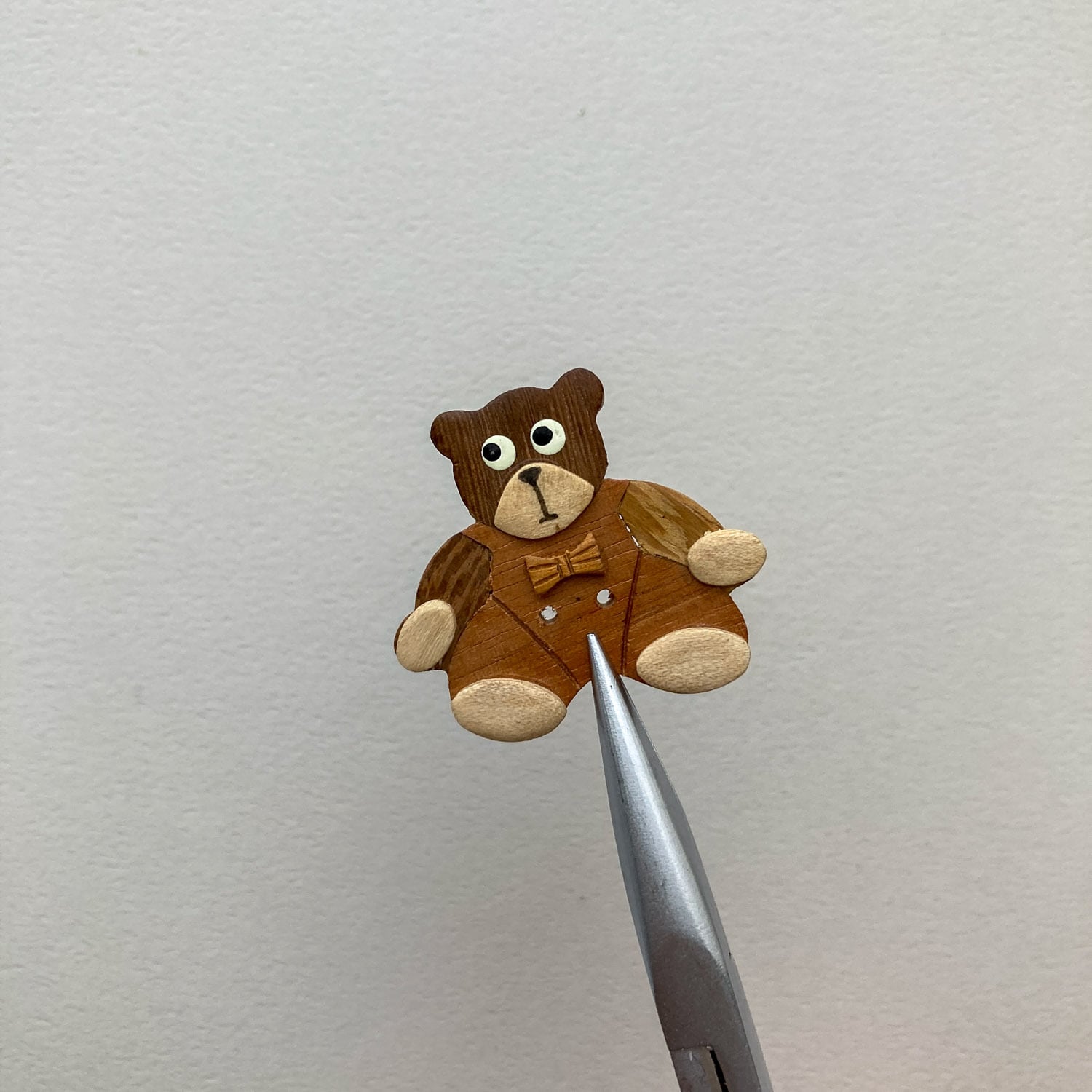 最終入荷〉木製蝶ネクタイくまちゃんのフランスボタン | Dua