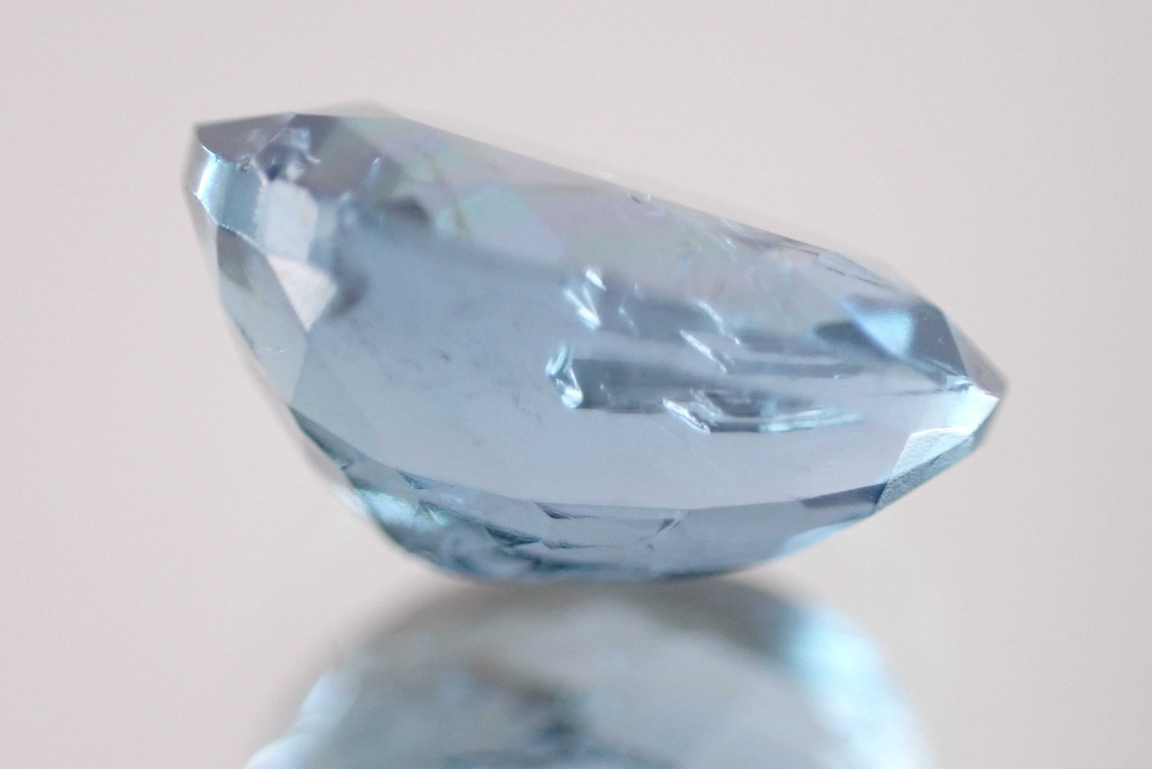 クラックロンドンブルートパーズ 4.25ct [C3‐15] | differencee