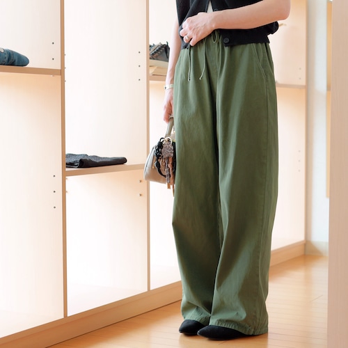 TICCA / ティッカ　ウォッシュドコットンギャバ　カーヴィーワイドパンツ｜ 手洗い可能なイージーケア！ストレスフリーな履き心地で大人のこなれ感を演出する優秀ワイドパンツ