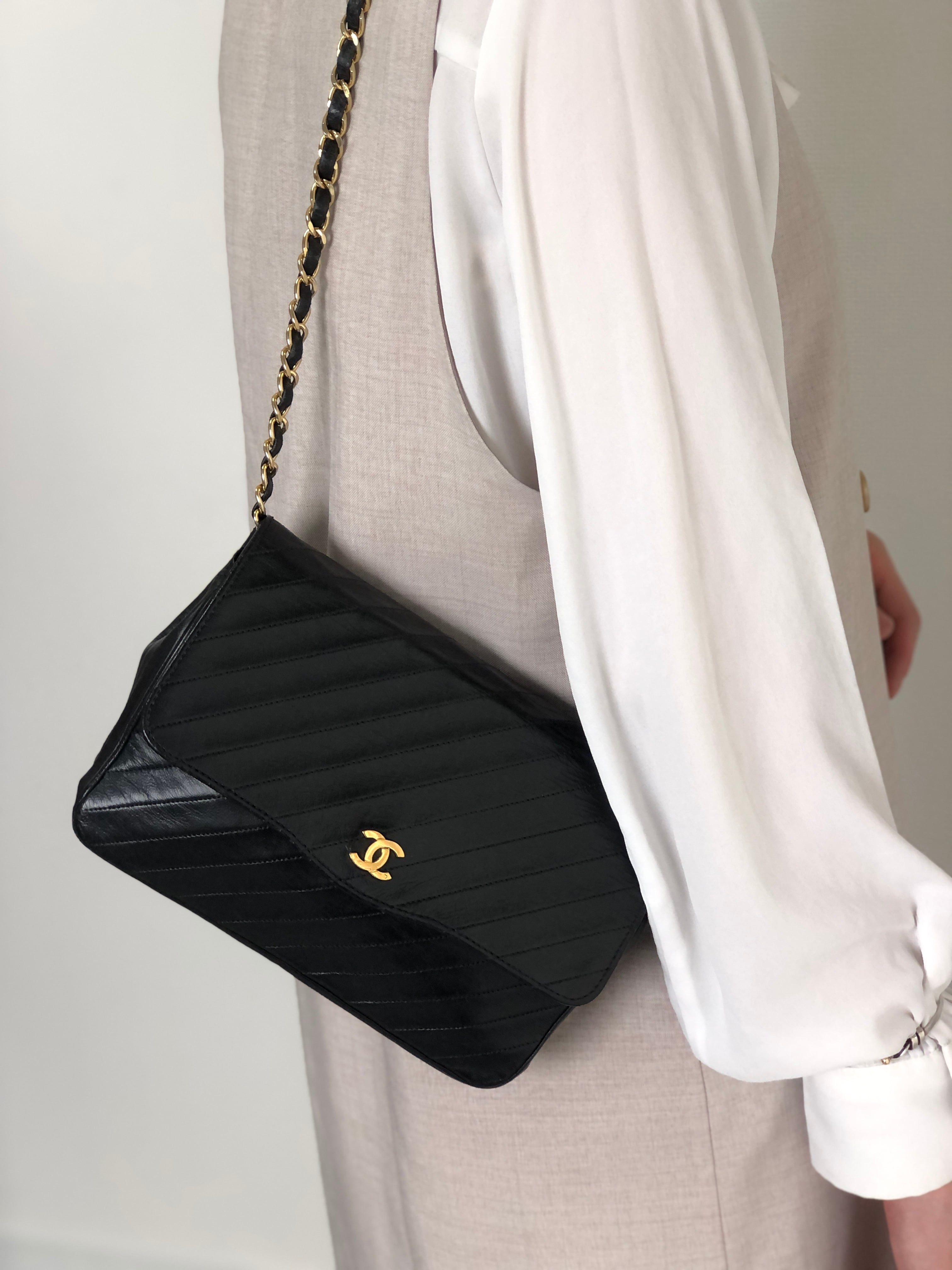CHANEL シャネル ショルダーバッグ ブラック ココマーク レザー バイア CHANEL シャネル ショルダーバッグ ブラック ココマーク レザー バイア