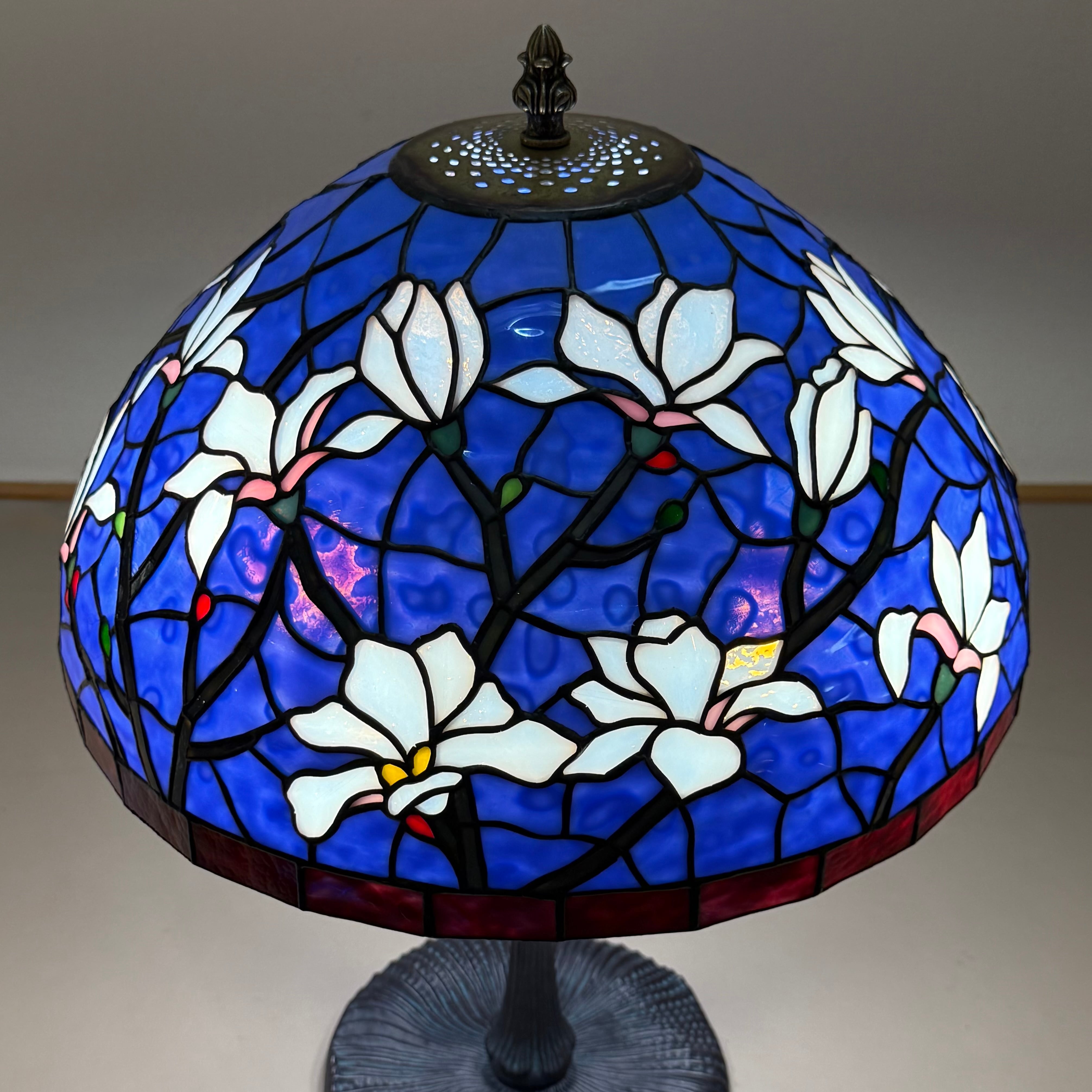 ランプ「木蓮（Ⅱ）」 | 川島政則ステンドグラス工房