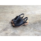 ARMEN(アーメン) Open Toe Buckle Clogs With Studs