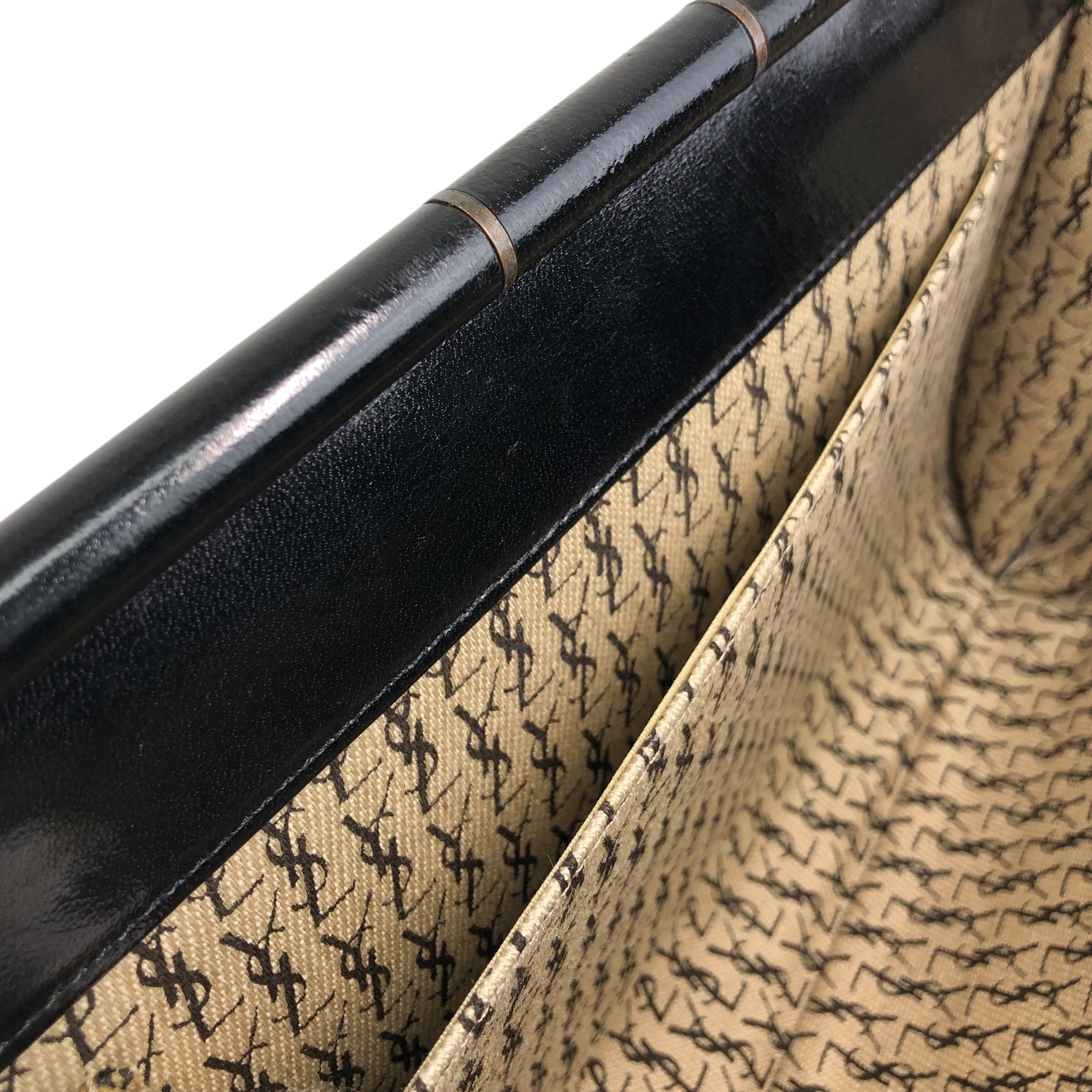 Yves Saint Laurent イヴ・サンローラン クラッチバッグ ブラック YSL