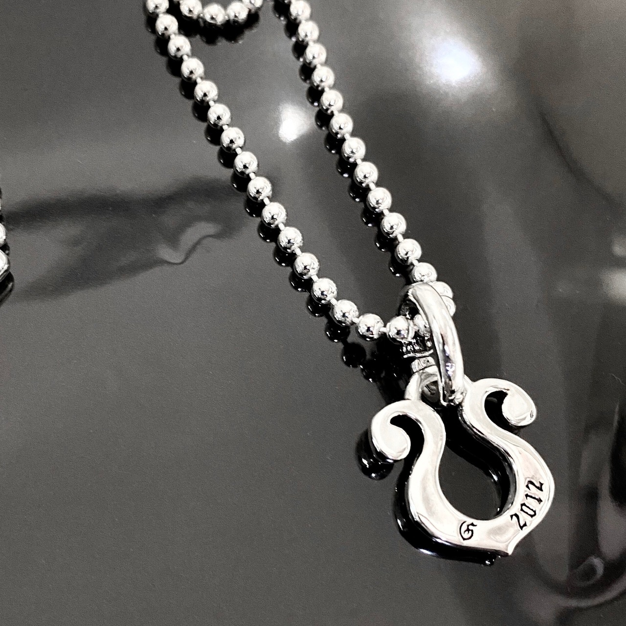 RHYTHMIC HORSESHOE with CUBIC ZIRCONIA PENDANT / リズミックホースシュー・キュービックジルコニアペンダント
