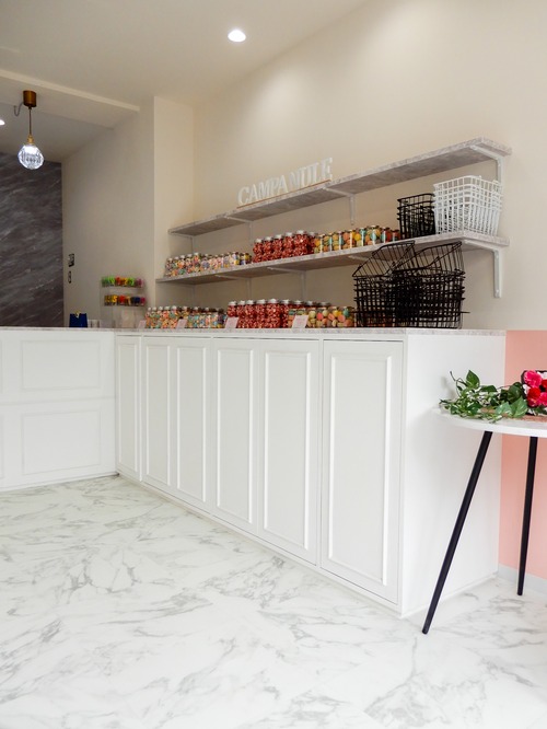 ケーキ屋さん向けディスプレイ収納キャビネット　（大理石天板・オーダーメイド店舗什器）W2500