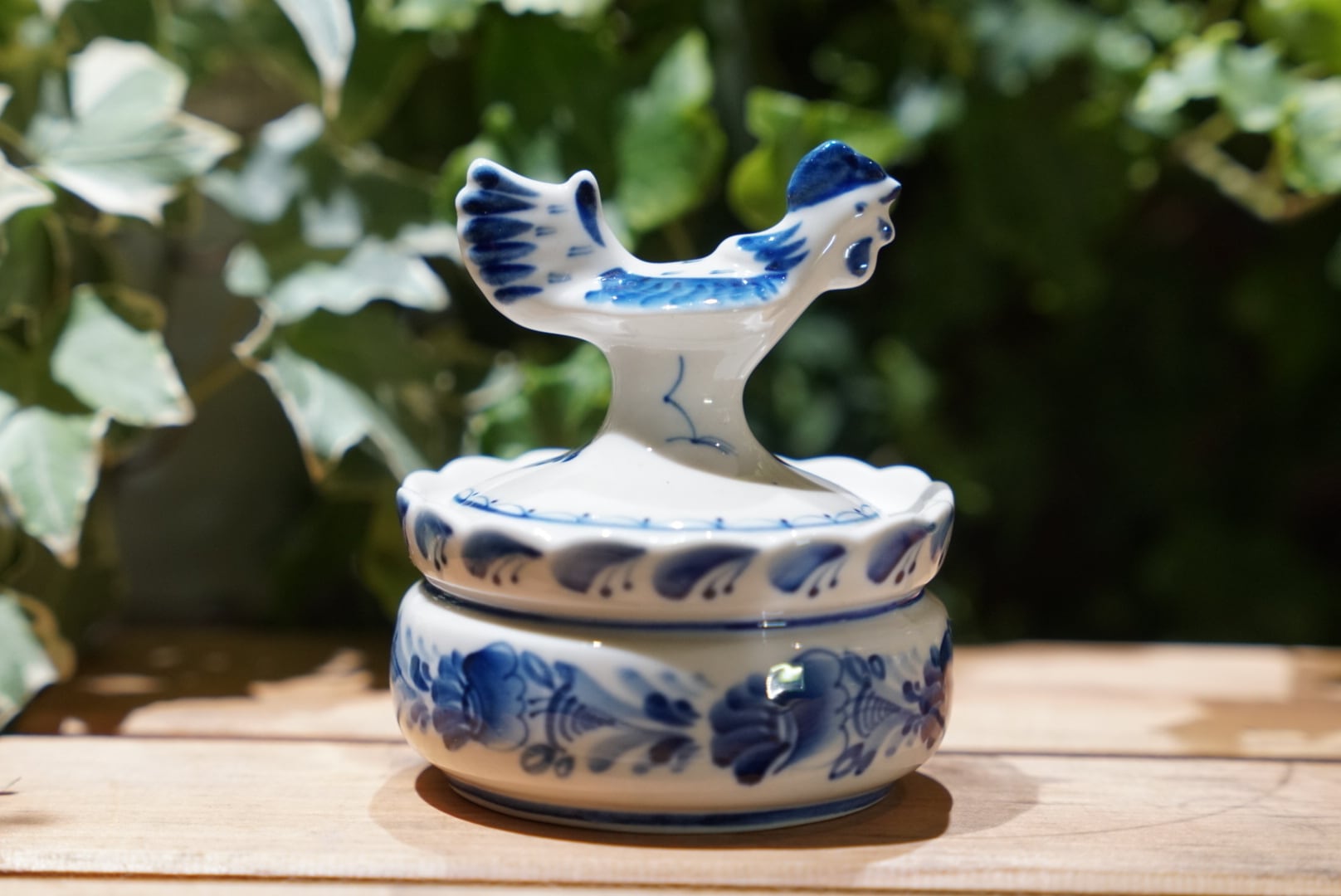 グジェリ焼 鶏の小物入れ ロシアの昔話から来た、小さな宝箱 | GARDEN