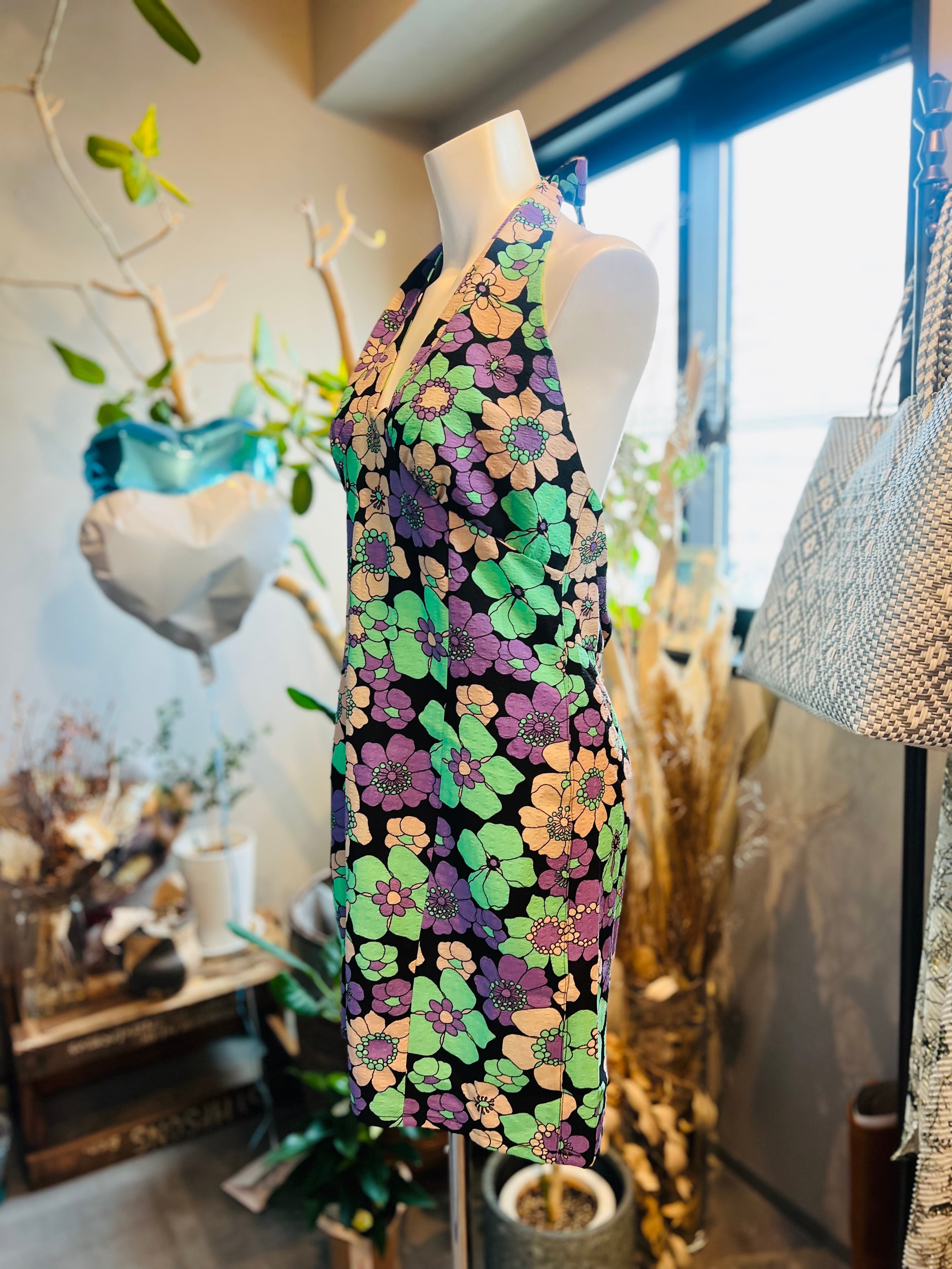 花柄生地が美しい 肩のビーズがオシャレなホルターネックドレス a4676d47570140ac6185296ac97dec