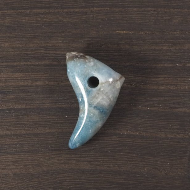 糸魚川翡翠 コン沢 青翡翠 いるか勾玉 19.4g Itoigawa Blue Jadeite