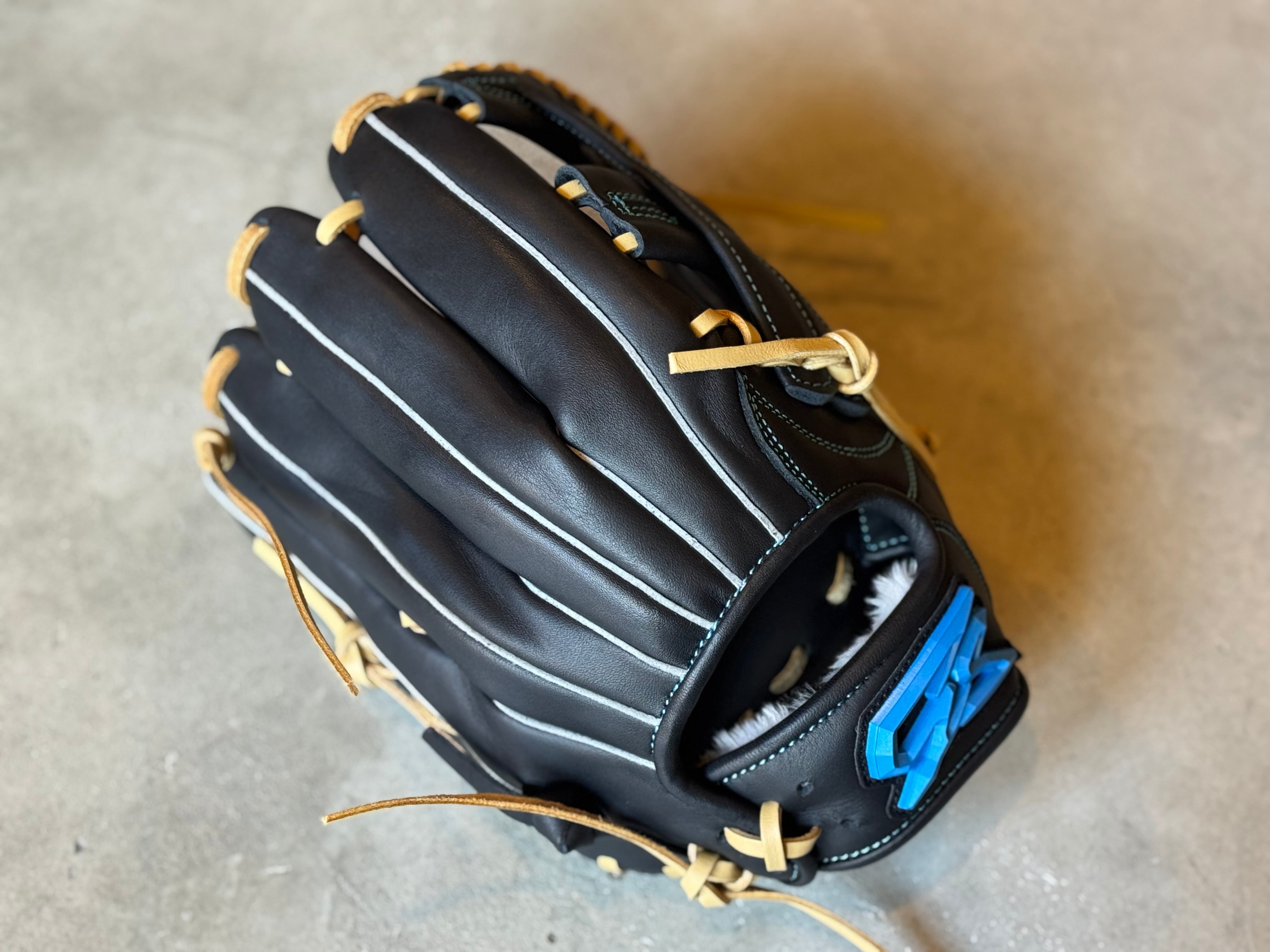 GS グローブ 親指が強い】GSグローブの外野手用ヘラクレス型の魅力について