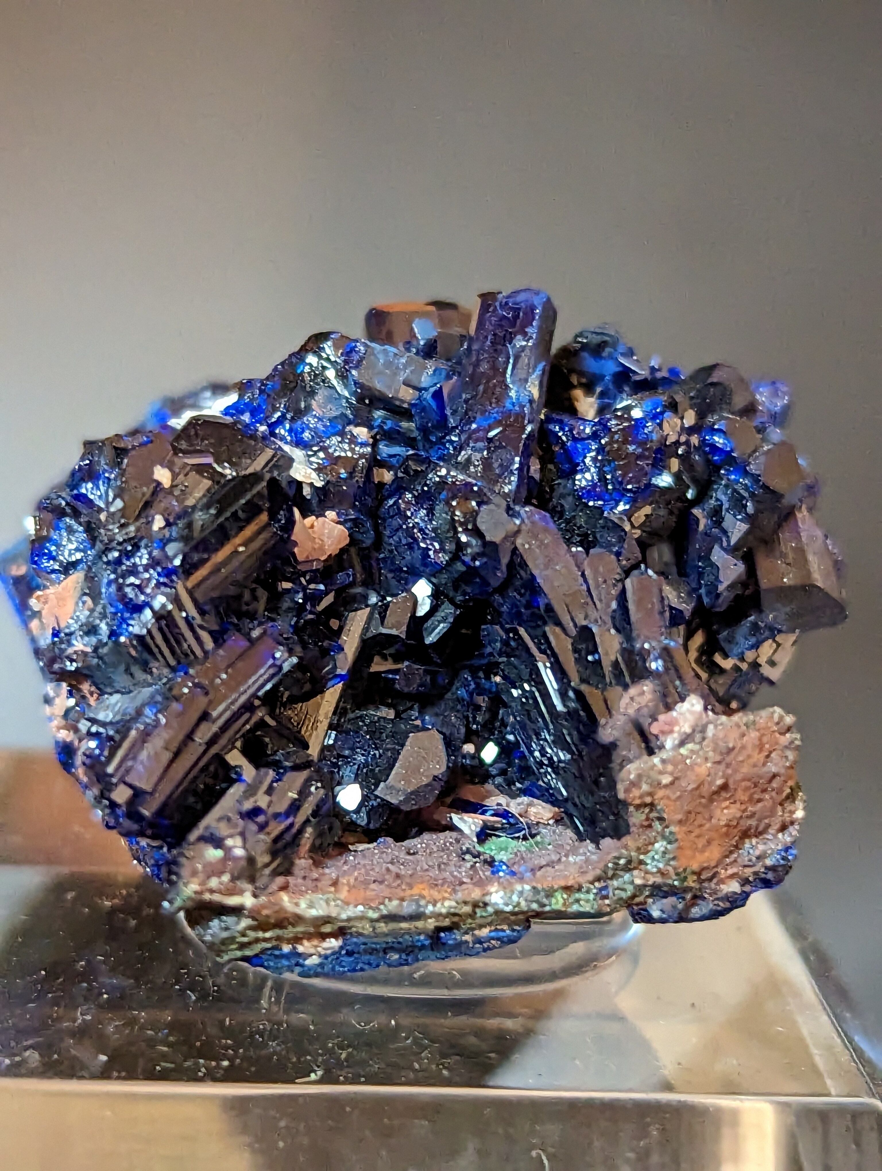 ナミビア・ツメブ鉱山産 モットラマイト上のドロマイト/カル