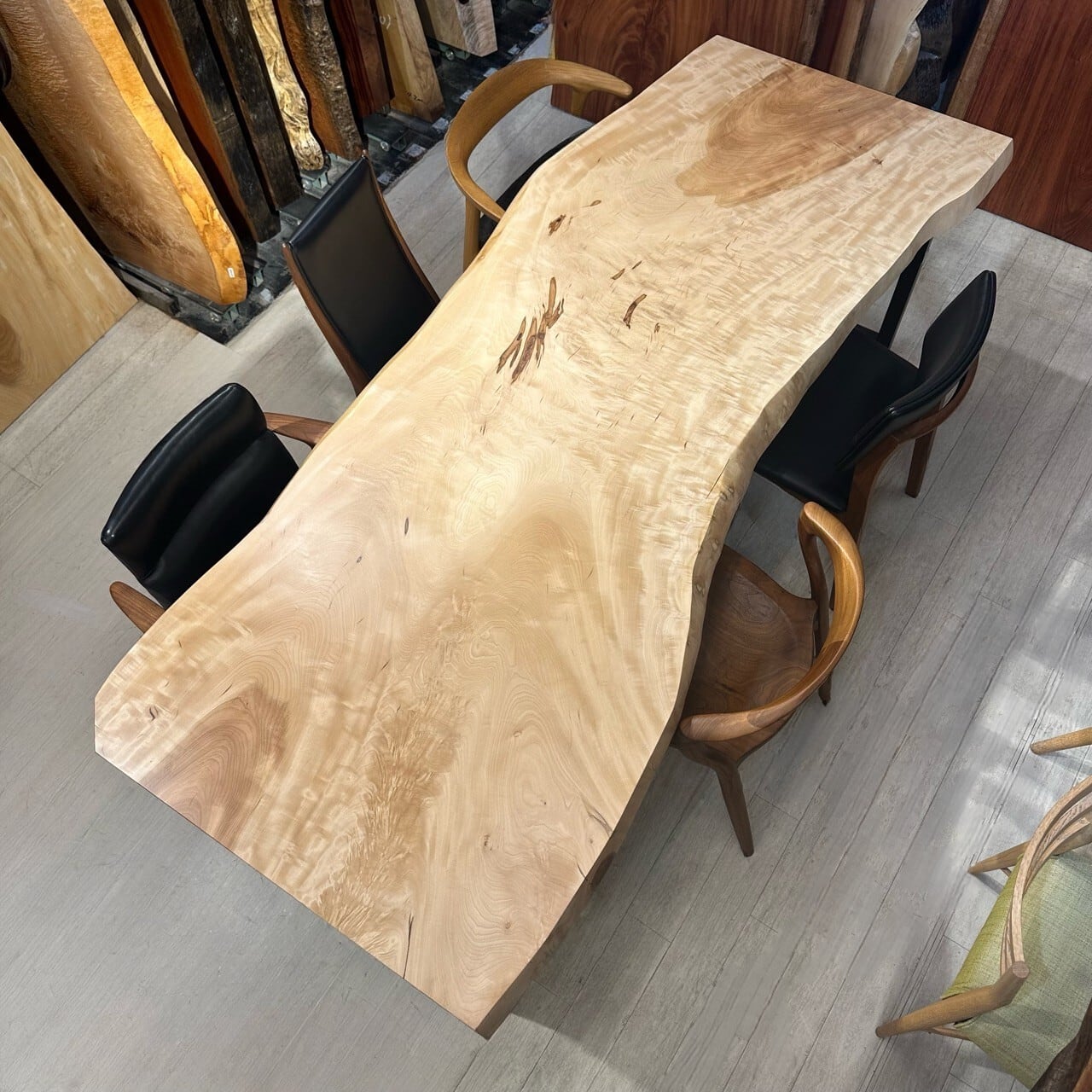 【リサイクルショップどりーむ荒田店】No.5353 天然木 一枚板テーブル 高級家具 Premium】栃（トチ）_2350×890-970-880×55_青山店_テーブル天板/一枚板