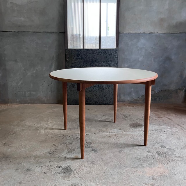 round table 01
