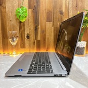 美品/ HP 250 G9 /最高峰i5第12世代/SSD256GB/ メモリ8GB/大型15.6インチ/人気ノートパソコン
