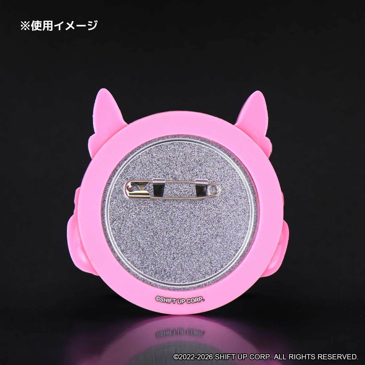 ストア限定】NIKKE 缶バッジラバーホルダー アリス | あるじゃんマーケット