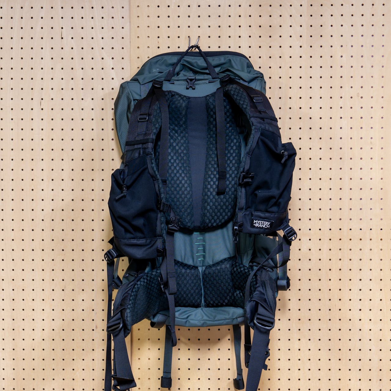 【USED】ミステリーランチ ブリッジャー45 サイズL 2023年モデル USED】Mystery Ranch ブリッジャー 45 / サイズ：M / カラー：ミネラル